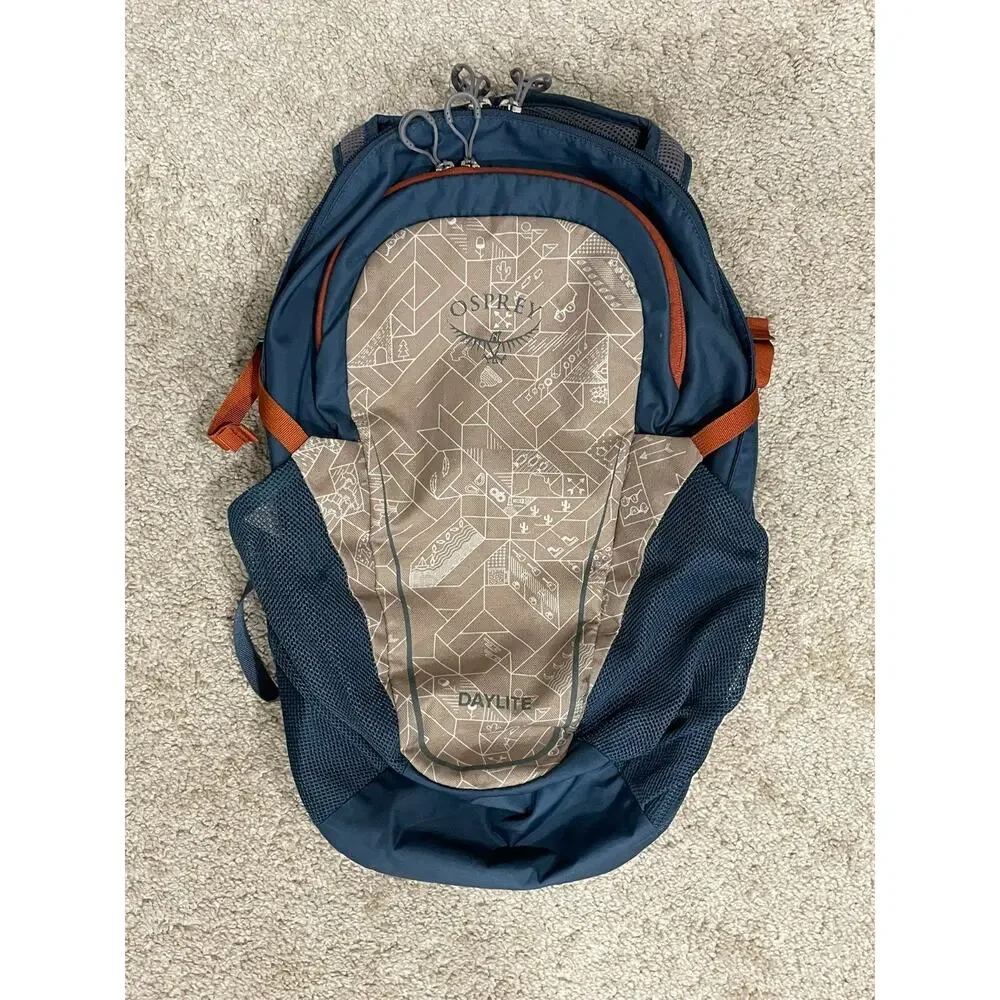 Osprey Daylite Lightweight Backpack H2O Hydration Ready Pack Hiking Camping GUC